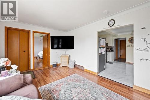 636 Cabana, Windsor, ON - Indoor Photo Showing Living Room