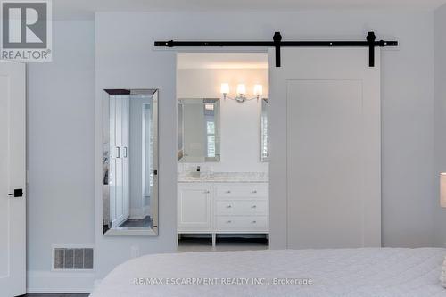 296 Kent Crescent, Burlington, ON - Indoor Photo Showing Bedroom