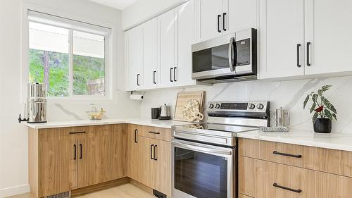 206 Echo Ridge, Kelowna, BC - Indoor Photo Showing Kitchen With Upgraded Kitchen