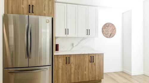 206 Echo Ridge, Kelowna, BC - Indoor Photo Showing Kitchen