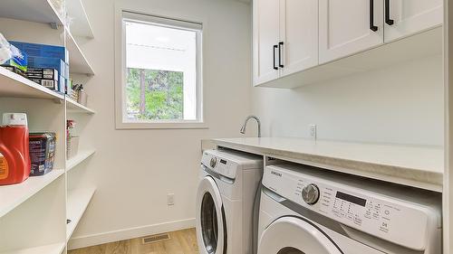 206 Echo Ridge, Kelowna, BC - Indoor Photo Showing Laundry Room