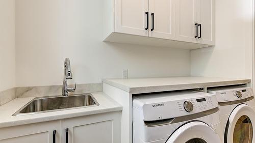 206 Echo Ridge, Kelowna, BC - Indoor Photo Showing Laundry Room