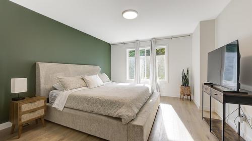 206 Echo Ridge, Kelowna, BC - Indoor Photo Showing Bedroom
