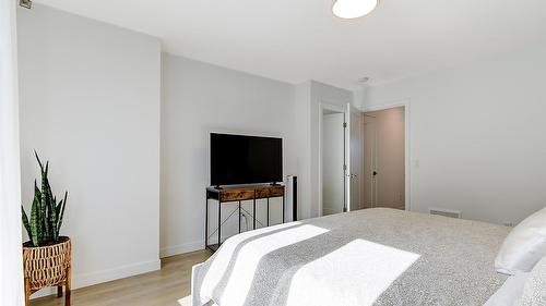206 Echo Ridge, Kelowna, BC - Indoor Photo Showing Bedroom