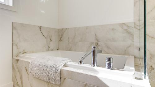 206 Echo Ridge, Kelowna, BC - Indoor Photo Showing Bathroom