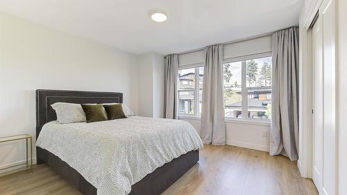 206 Echo Ridge, Kelowna, BC - Indoor Photo Showing Bedroom