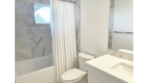 206 Echo Ridge, Kelowna, BC - Indoor Photo Showing Bathroom