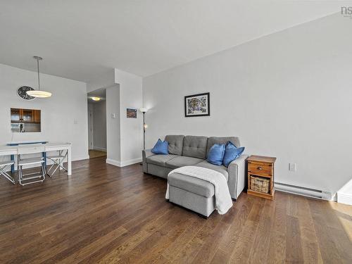 Ph6 5572 North Ridge Road, Halifax, NS - Indoor Photo Showing Living Room