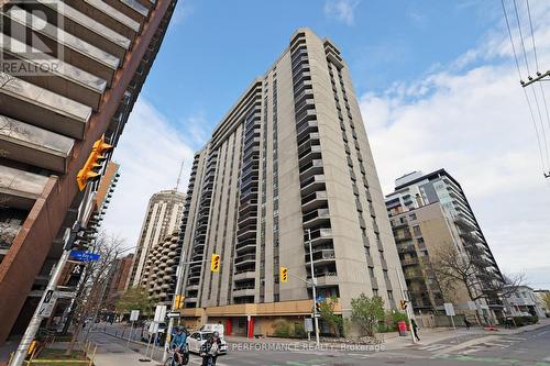 1701 - 470 LAURIER AVENUE W  Ottawa, ON K1R 7W9