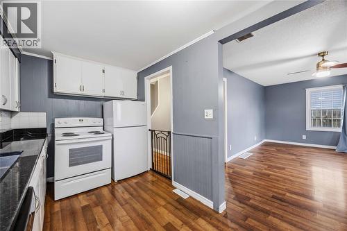 188 Cedar Crescent, Sarnia, ON - Indoor Photo Showing Kitchen