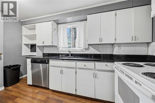 188 Cedar Crescent, Sarnia, ON - Indoor Photo Showing Kitchen