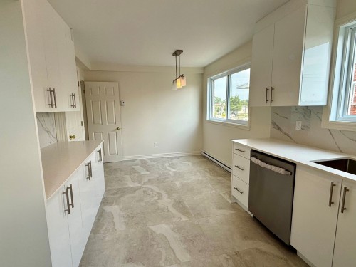 Cuisine - 920 Rue Emerson, Laval (Chomedey), QC - Indoor Photo Showing Kitchen