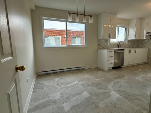 Coin-repas - 920 Rue Emerson, Laval (Chomedey), QC - Indoor Photo Showing Kitchen