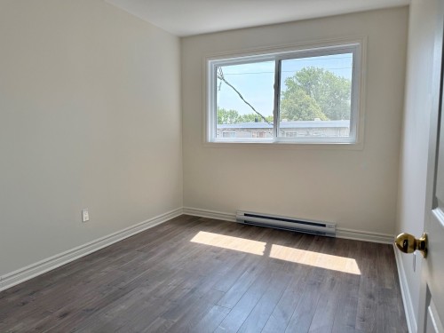 Chambre à coucher - 920 Rue Emerson, Laval (Chomedey), QC - Indoor Photo Showing Other Room