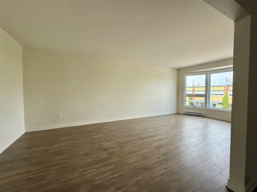Salon - 920 Rue Emerson, Laval (Chomedey), QC - Indoor Photo Showing Other Room