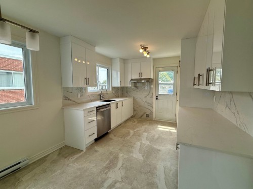 Cuisine - 920 Rue Emerson, Laval (Chomedey), QC - Indoor Photo Showing Kitchen