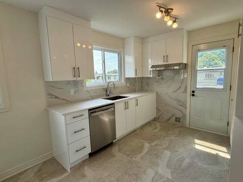 Cuisine - 920 Rue Emerson, Laval (Chomedey), QC - Indoor Photo Showing Kitchen