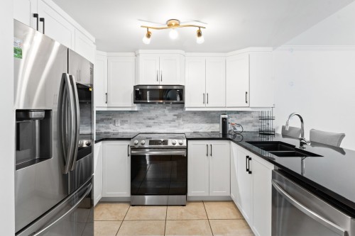 Kitchen - 2-4771 Boul. Cleroux, Laval (Chomedey), QC - Indoor Photo Showing Kitchen With Double Sink With Upgraded Kitchen