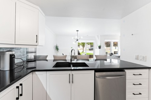 Kitchen - 2-4771 Boul. Cleroux, Laval (Chomedey), QC - Indoor Photo Showing Kitchen With Double Sink