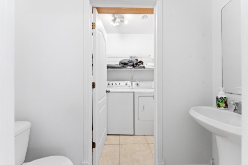 Powder room - 2-4771 Boul. Cleroux, Laval (Chomedey), QC - Indoor Photo Showing Other Room