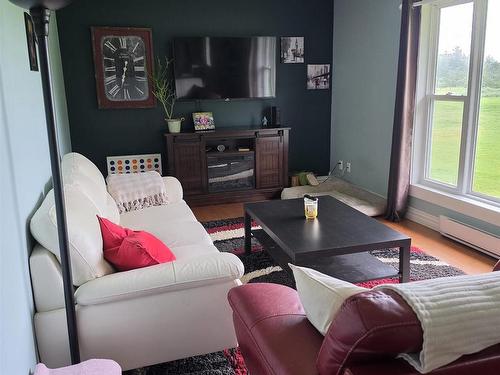537 Onslow Mountain Road, Onslow Mountain, NS - Indoor Photo Showing Living Room