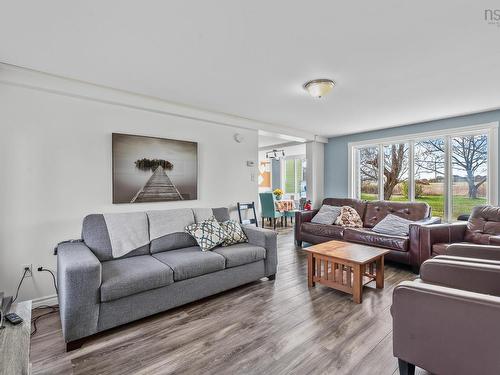 8979 Highway 201, Nictaux, NS - Indoor Photo Showing Living Room
