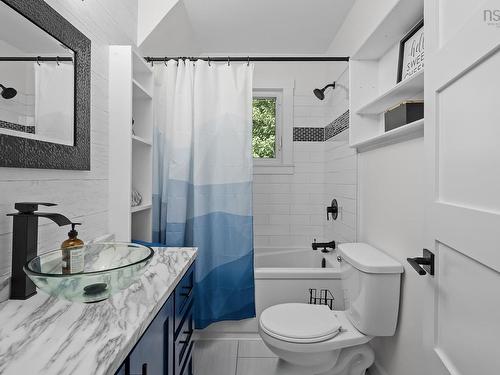42 Asquith Avenue, Stewiacke, NS - Indoor Photo Showing Bathroom