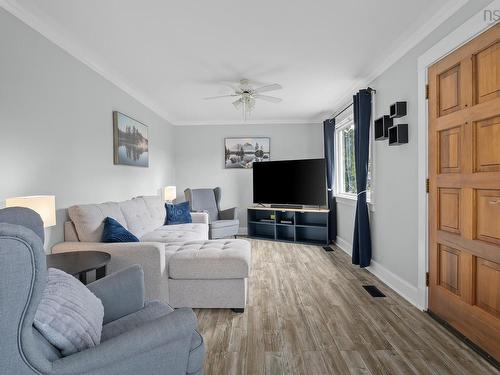 42 Asquith Avenue, Stewiacke, NS - Indoor Photo Showing Living Room