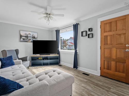 42 Asquith Avenue, Stewiacke, NS - Indoor Photo Showing Living Room
