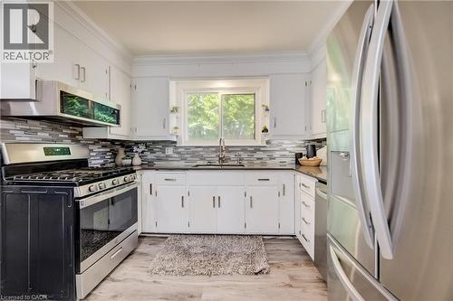 85 Foxhunt Road, Waterloo, ON - Indoor Photo Showing Kitchen With Upgraded Kitchen
