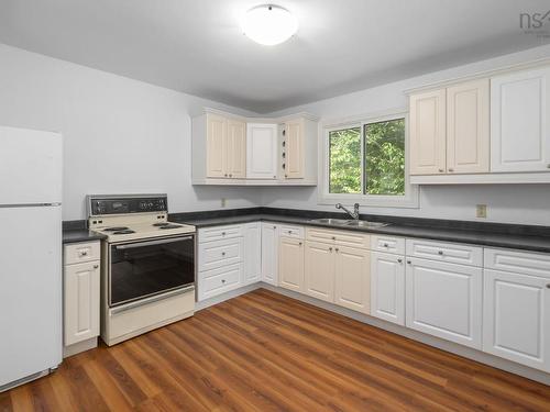 1 Silverside Drive, Waverley, NS - Indoor Photo Showing Kitchen With Double Sink
