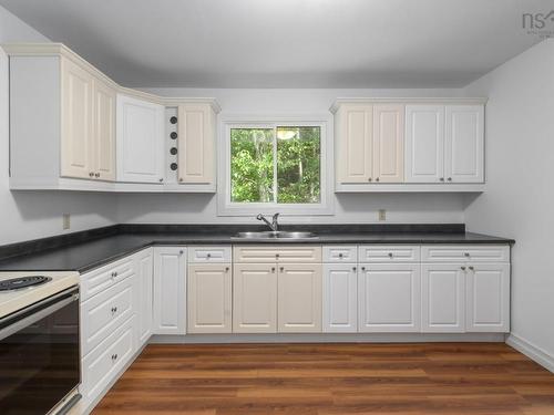 1 Silverside Drive, Waverley, NS - Indoor Photo Showing Kitchen With Double Sink