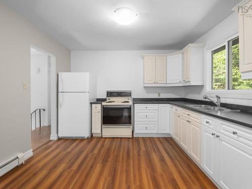 1 Silverside Drive, Waverley, NS - Indoor Photo Showing Kitchen With Double Sink