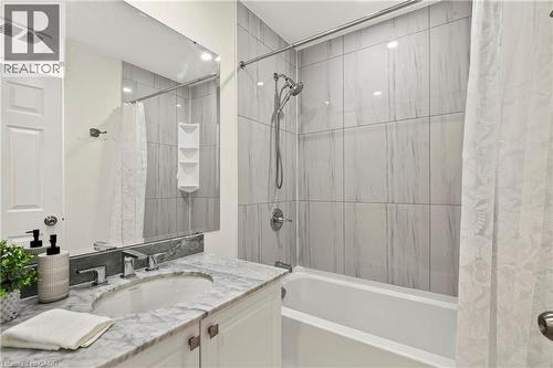 85 Lavina Crescent, Hamilton, ON - Indoor Photo Showing Bathroom