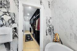 Walk-in to large wardrobe space - 