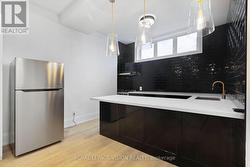 Basement ensuite laundry - 