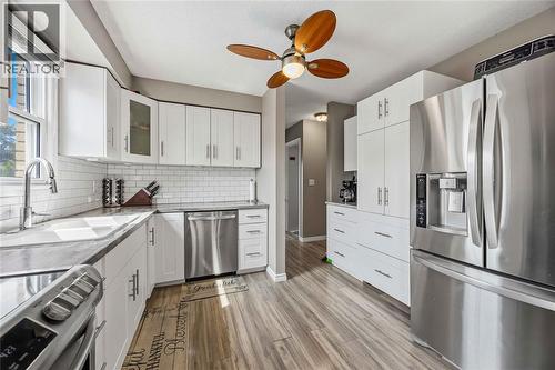 172 Templeton Crescent, St Clair, ON - Indoor Photo Showing Kitchen With Upgraded Kitchen