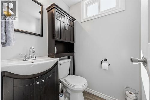 172 Templeton Crescent, St Clair, ON - Indoor Photo Showing Bathroom