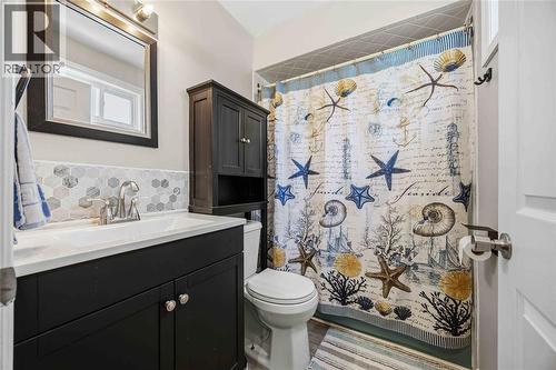 172 Templeton Crescent, St Clair, ON - Indoor Photo Showing Bathroom