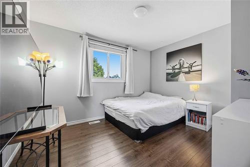 172 Templeton Crescent, St Clair, ON - Indoor Photo Showing Bedroom