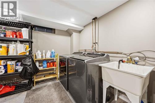 172 Templeton Crescent, St Clair, ON - Indoor Photo Showing Laundry Room