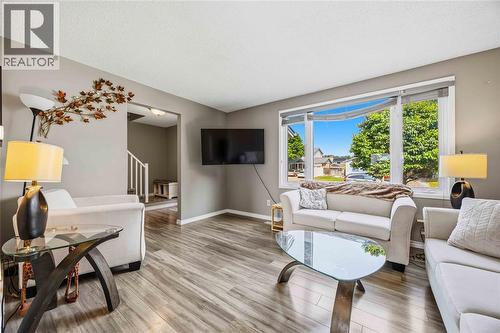 172 Templeton Crescent, St Clair, ON - Indoor Photo Showing Living Room