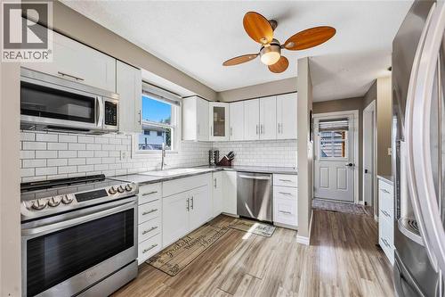 172 Templeton Crescent, St Clair, ON - Indoor Photo Showing Kitchen With Upgraded Kitchen