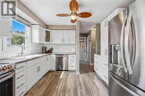 172 Templeton Crescent, St Clair, ON - Indoor Photo Showing Kitchen With Upgraded Kitchen