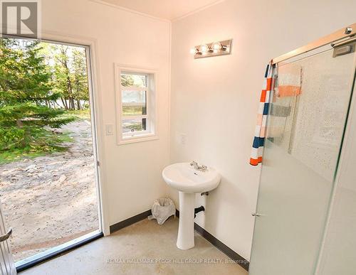 8863 Highway 17 E, Calvin, ON - Indoor Photo Showing Bathroom