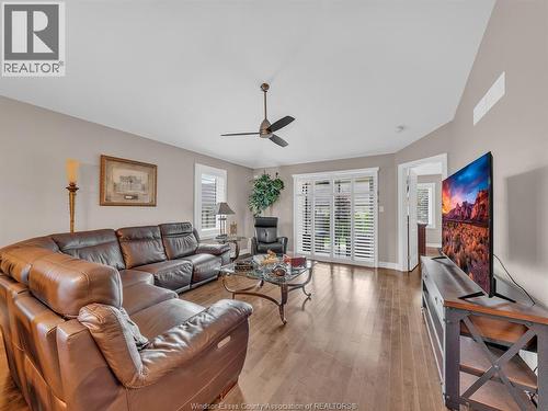 2425 Skinner, Lasalle, ON - Indoor Photo Showing Living Room