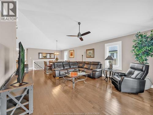2425 Skinner, Lasalle, ON - Indoor Photo Showing Living Room