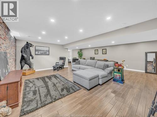 2425 Skinner, Lasalle, ON - Indoor