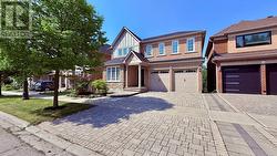 72 SKYWOOD DRIVE Richmond Hill, ON L4E 4L1