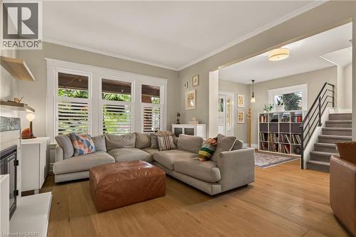 61 Mountain Avenue, Hamilton, ON - Indoor Photo Showing Living Room